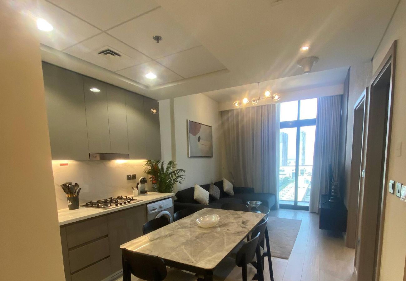 Apartment in Dubai - Spacious 1 Bedroom Apartment in Azizi Riviera 