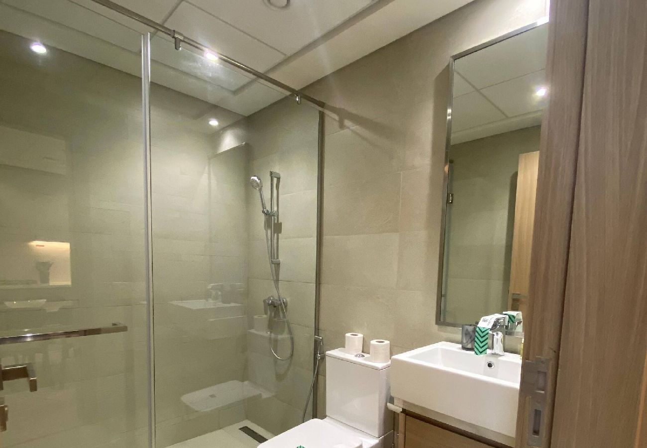 Apartment in Dubai - Spacious 1 Bedroom Apartment in Azizi Riviera 