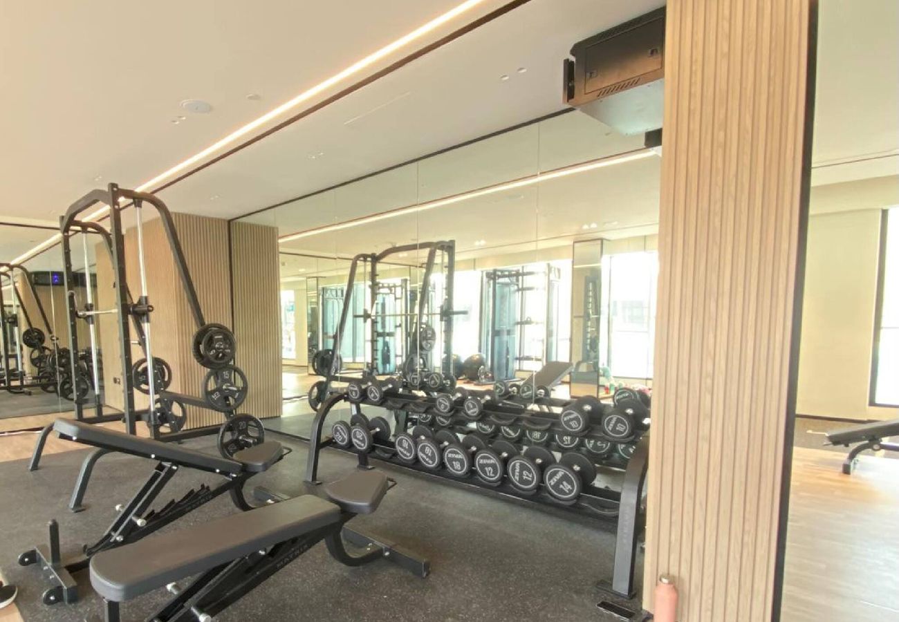 Apartment in Dubai - Large 1 Bedroom Apartment in Azizi Riviera 15 