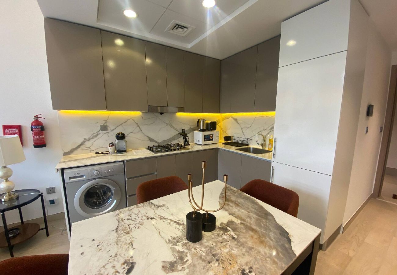 Apartment in Dubai - Large 1 Bedroom Apartment in Azizi Riviera 15 