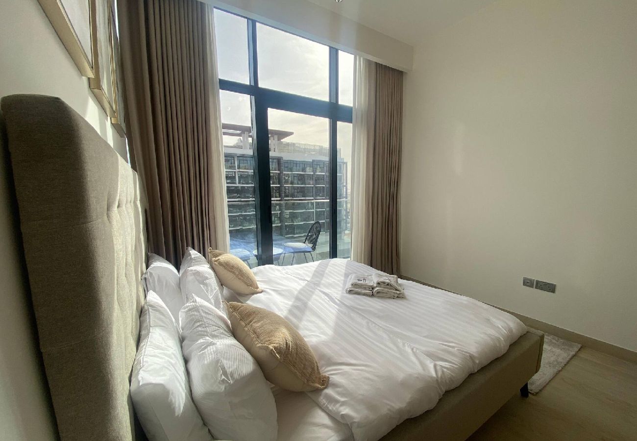 Apartment in Dubai - Large 1 Bedroom Apartment in Azizi Riviera 15 