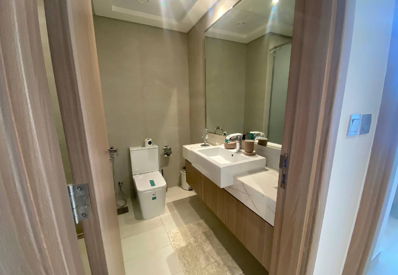Apartment in Dubai - Large 1 Bedroom Apartment in Azizi Riviera 15 