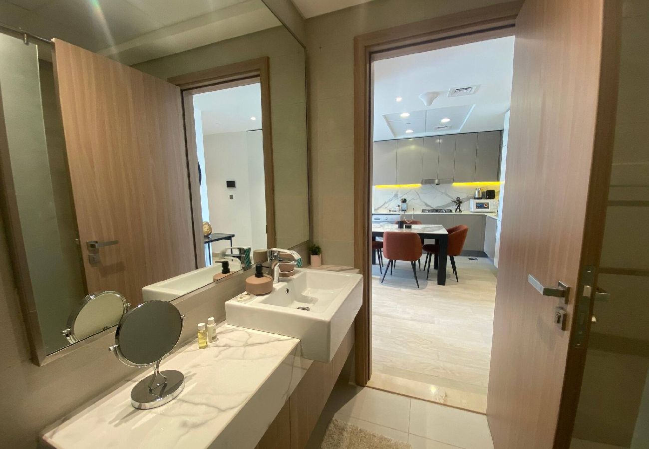 Apartment in Dubai - Large 1 Bedroom Apartment in Azizi Riviera 15 
