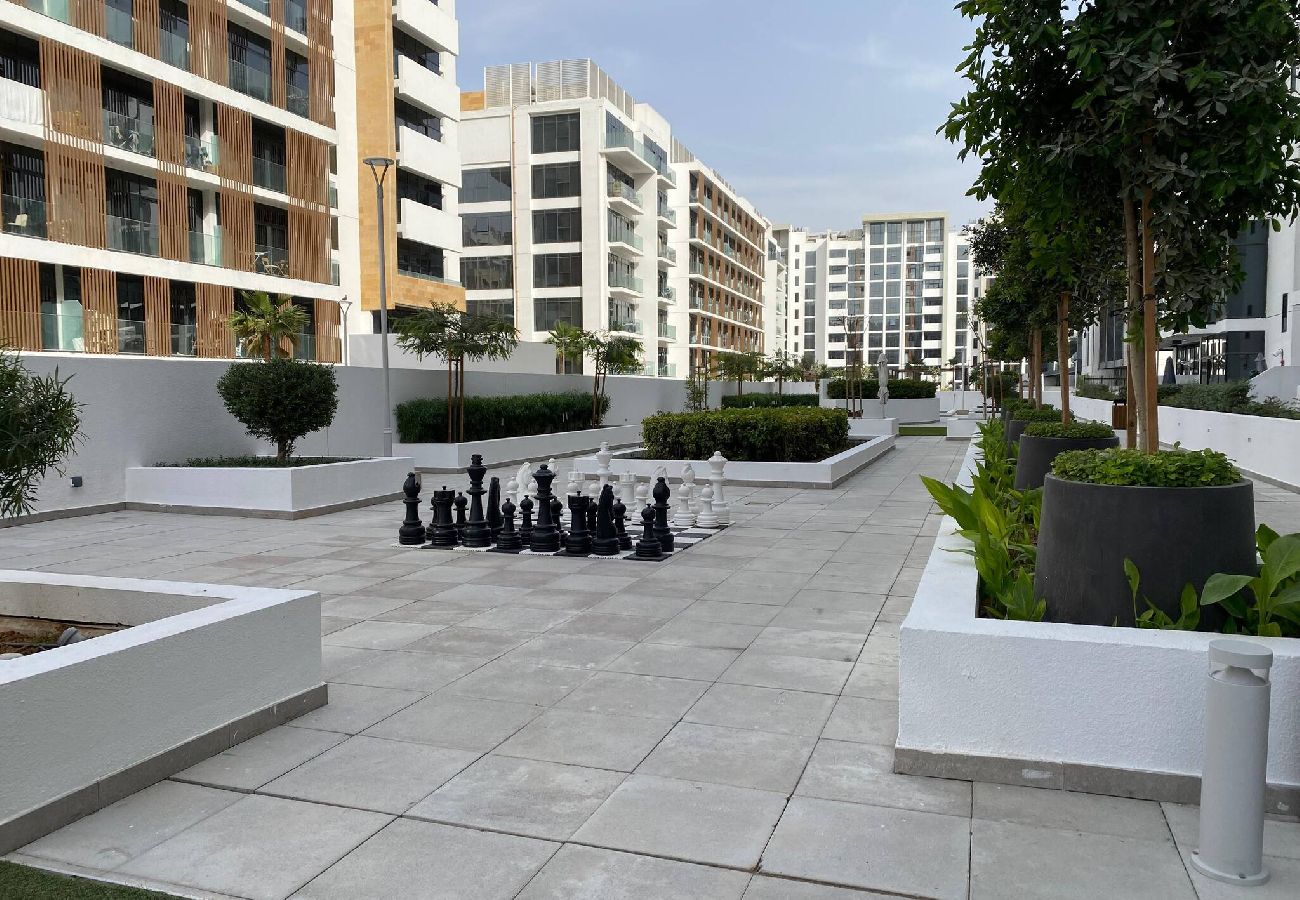 Apartment in Dubai - Large 1 Bedroom Apartment in Azizi Riviera 15 
