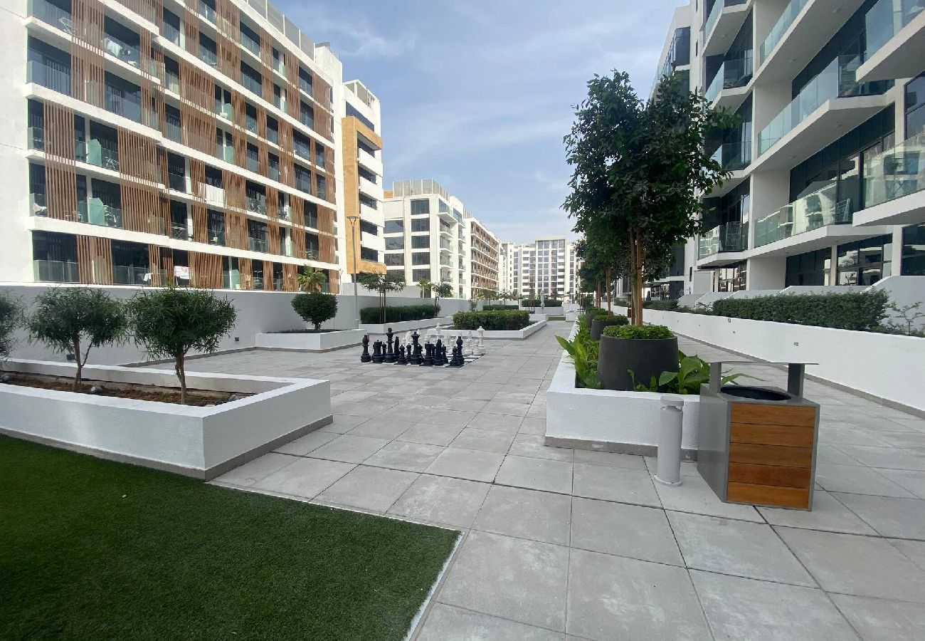Apartment in Dubai - Large 1 Bedroom Apartment in Azizi Riviera 15 