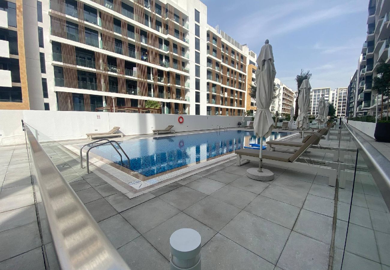 Apartment in Dubai - Large 1 Bedroom Apartment in Azizi Riviera 15 