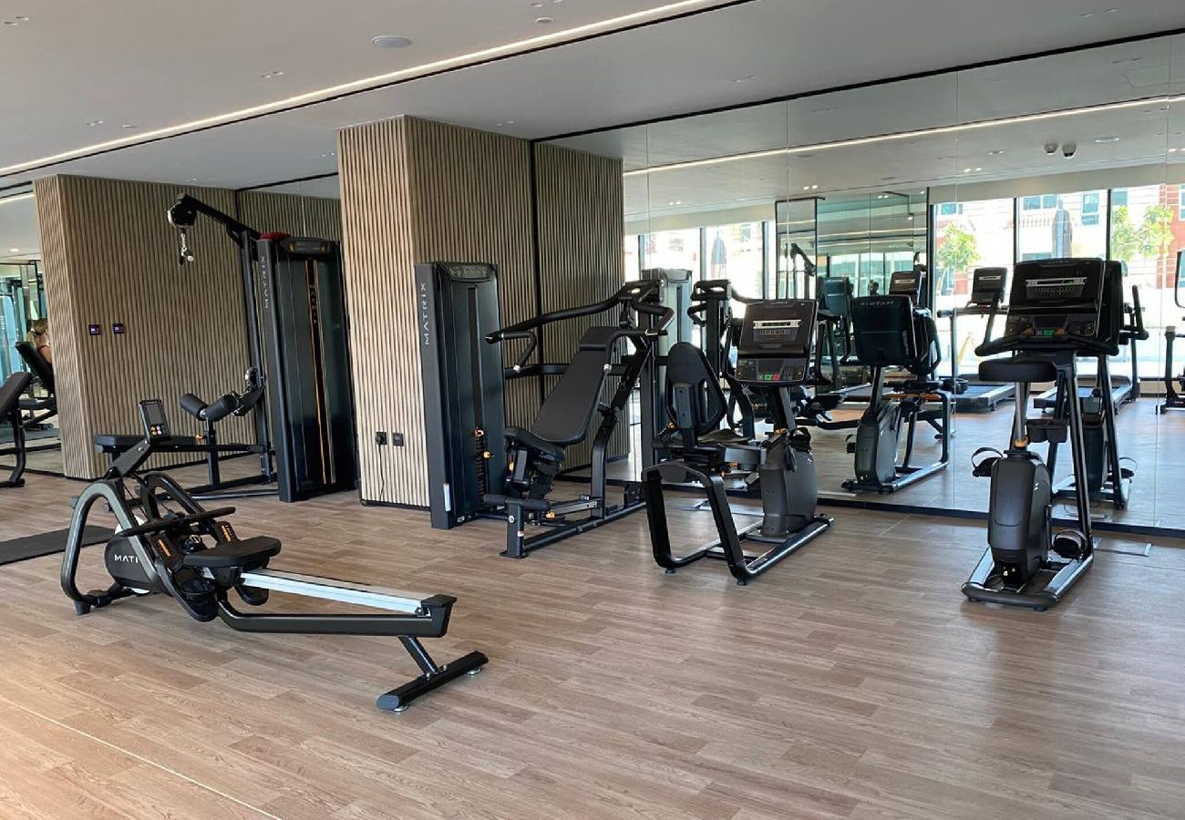 Apartment in Dubai - Large 1 Bedroom Apartment in Azizi Riviera 15 