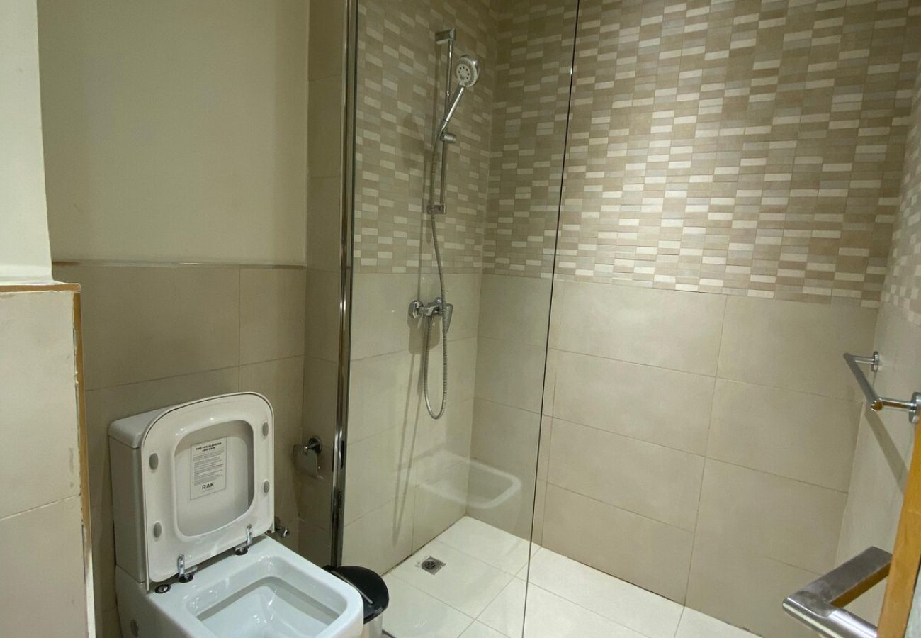 Studio in Dubai - Furnished studio apartment next to metro