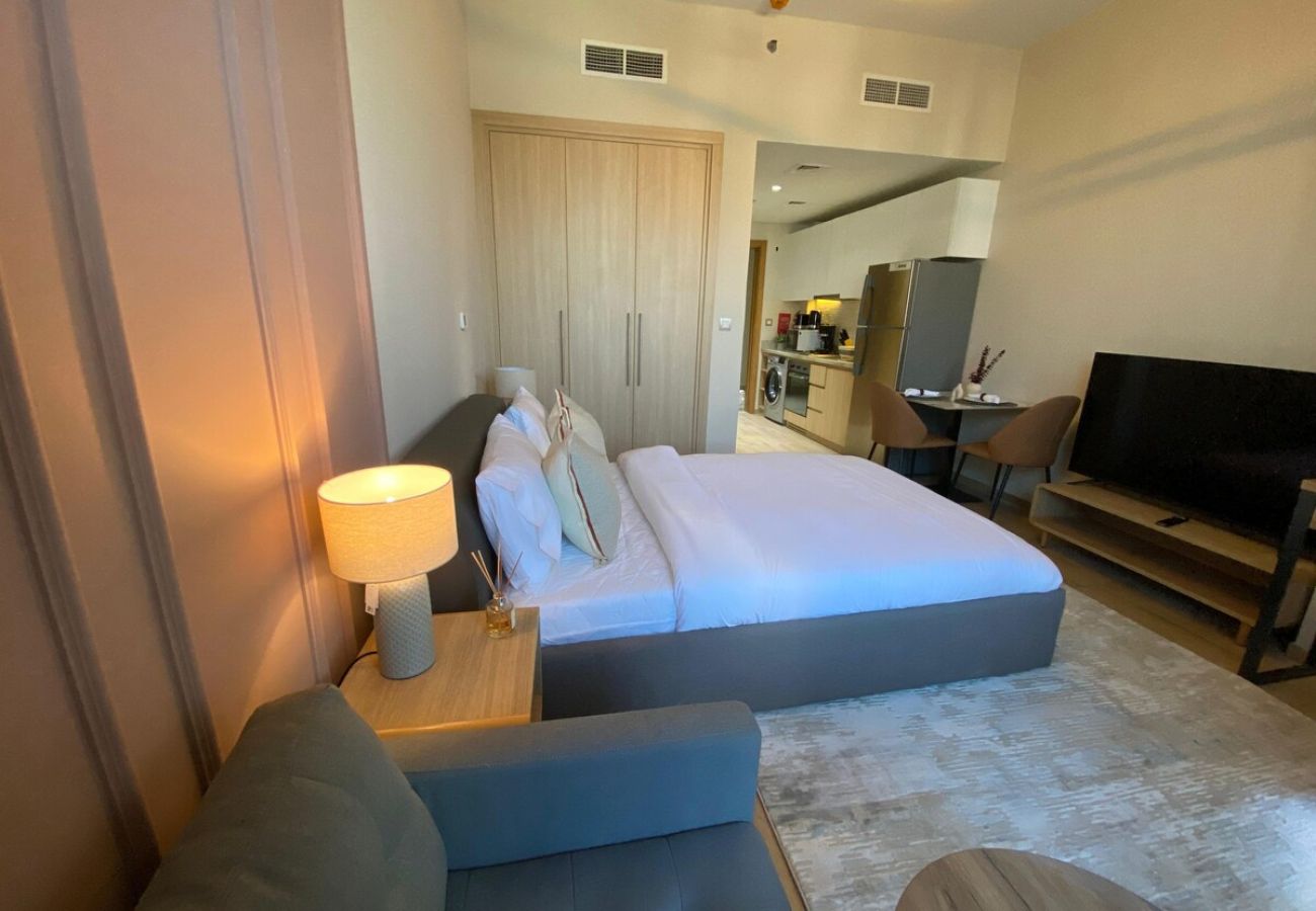 Studio in Dubai - Furnished studio apartment next to metro