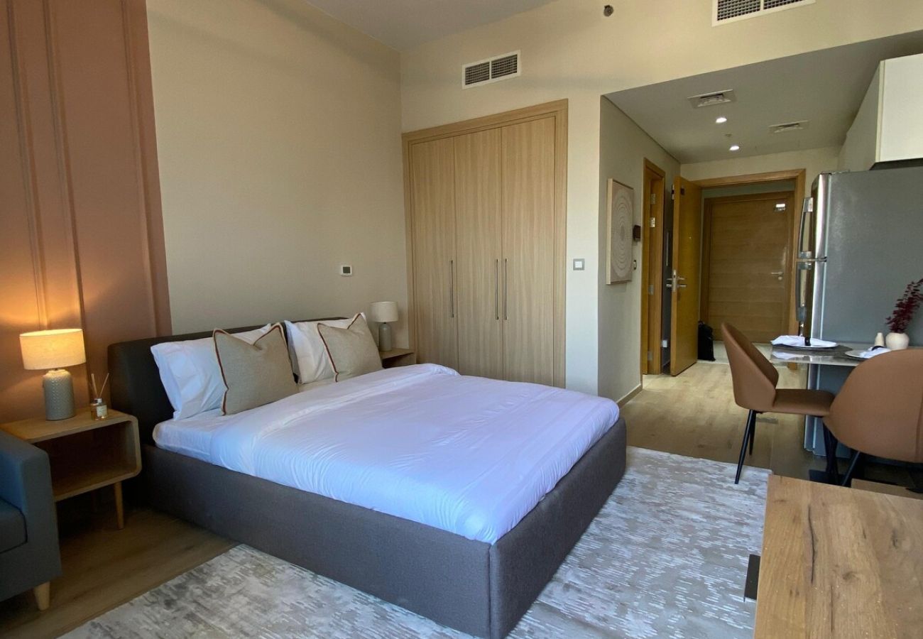 Studio in Dubai - Furnished studio apartment next to metro