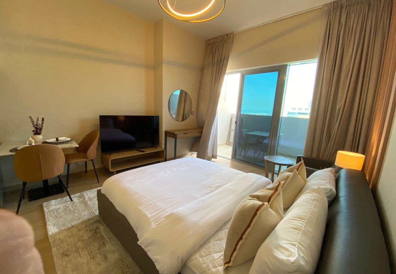 Studio in Dubai - Furnished studio apartment next to metro