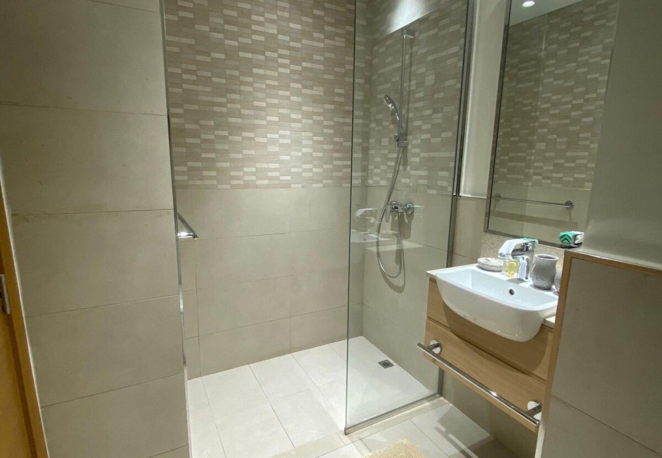 Apartment in Dubai - Two-Bedroom Apartment with Prime Metro Access