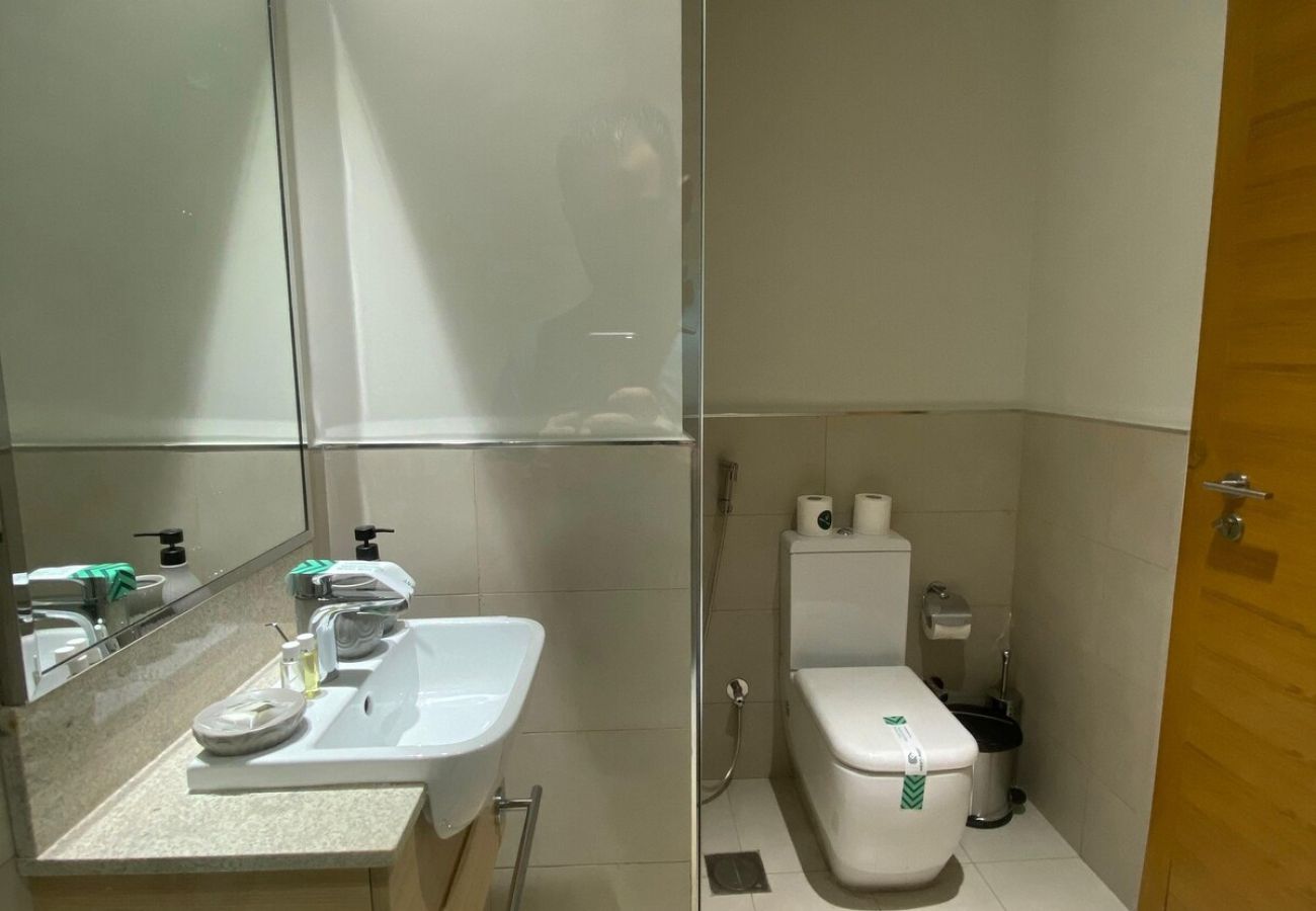 Apartment in Dubai - Two-Bedroom Apartment with Prime Metro Access