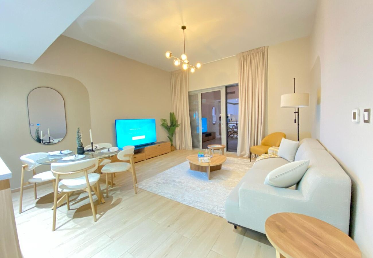 Apartment in Dubai - Two-Bedroom Apartment with Prime Metro Access