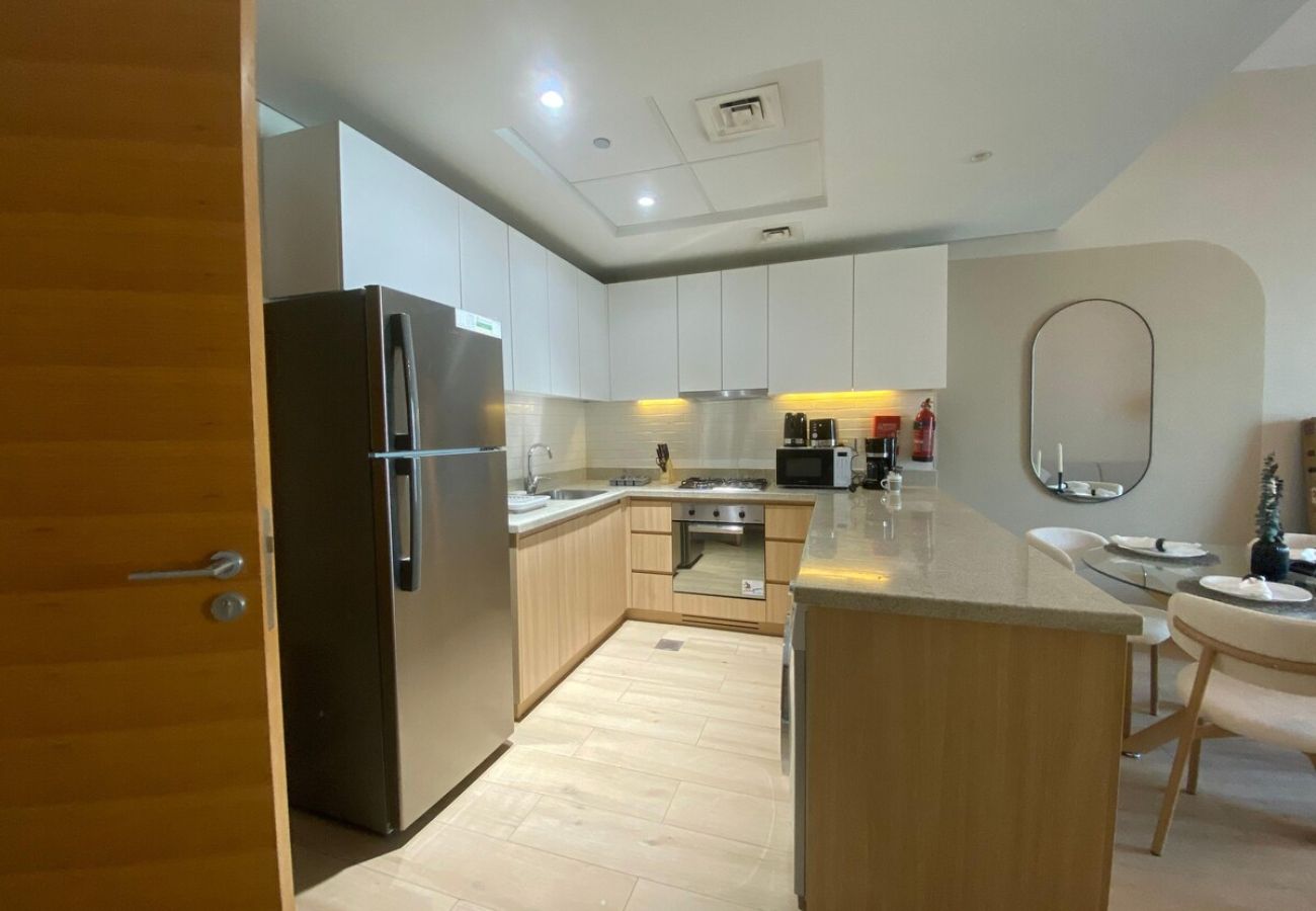 Apartment in Dubai - Two-Bedroom Apartment with Prime Metro Access