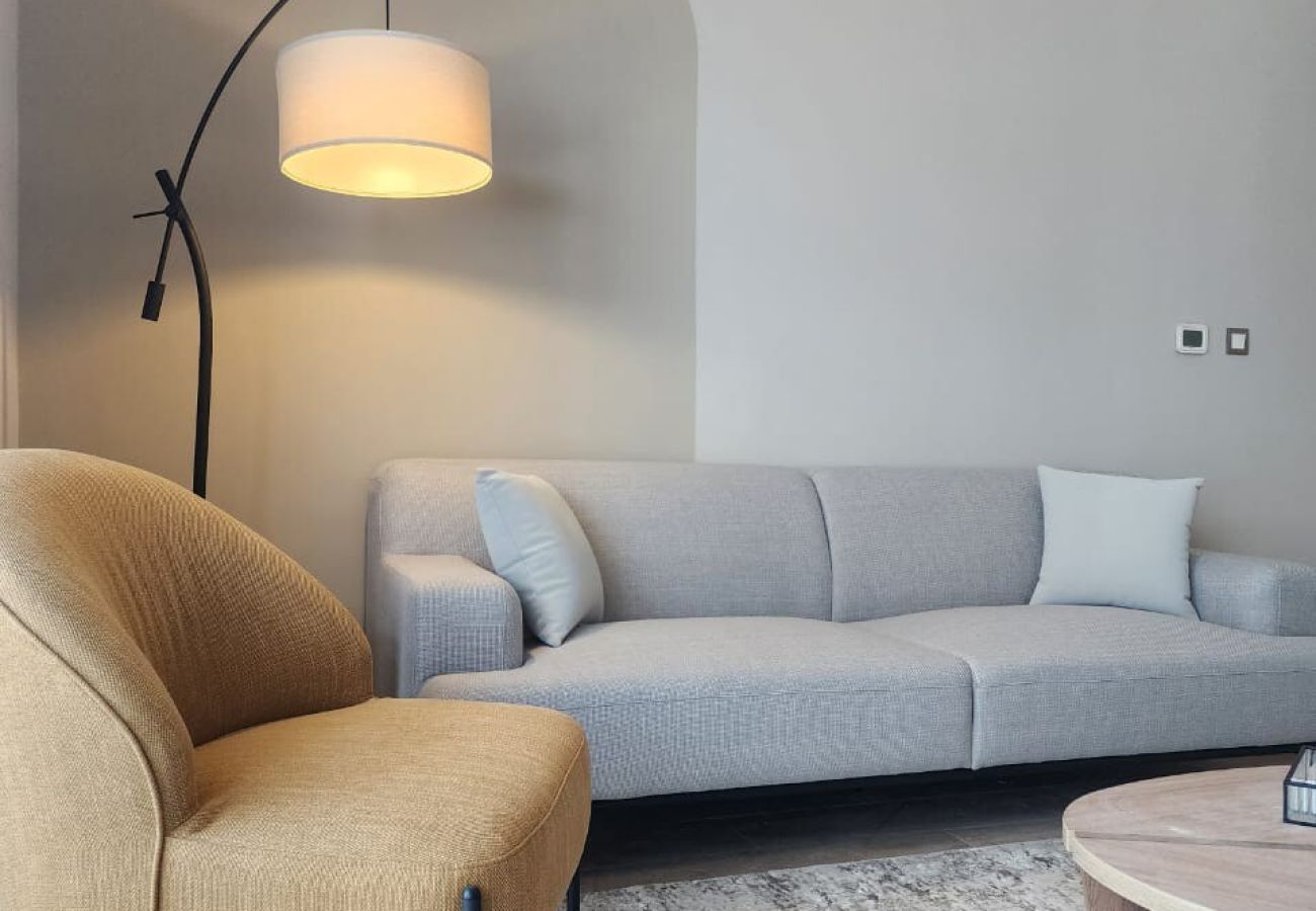 Apartment in Dubai - Two-Bedroom Apartment with Prime Metro Access