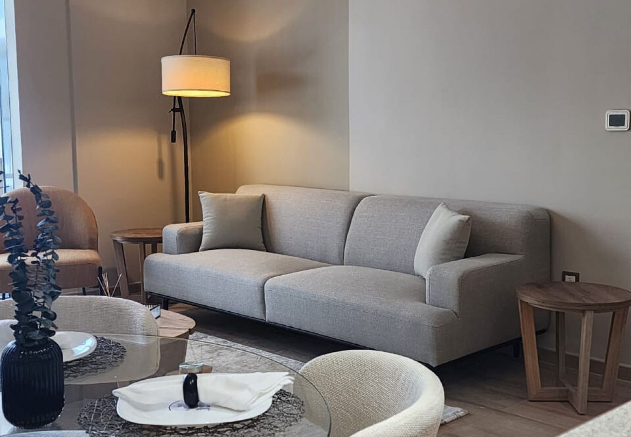 Apartment in Dubai - Two-Bedroom Apartment with Prime Metro Access