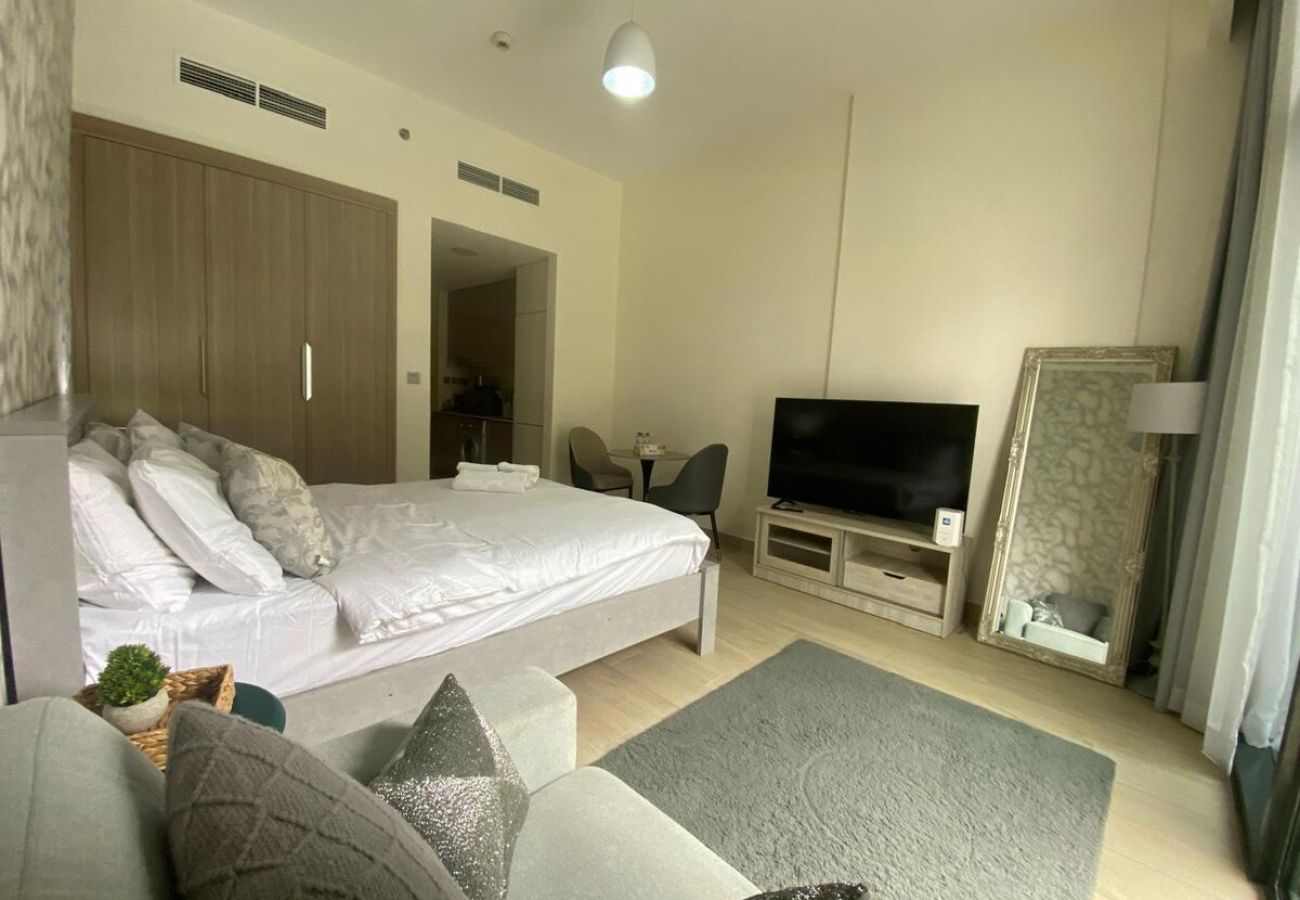 Studio in Dubai - Studio Apartment with Pool and Gym Access