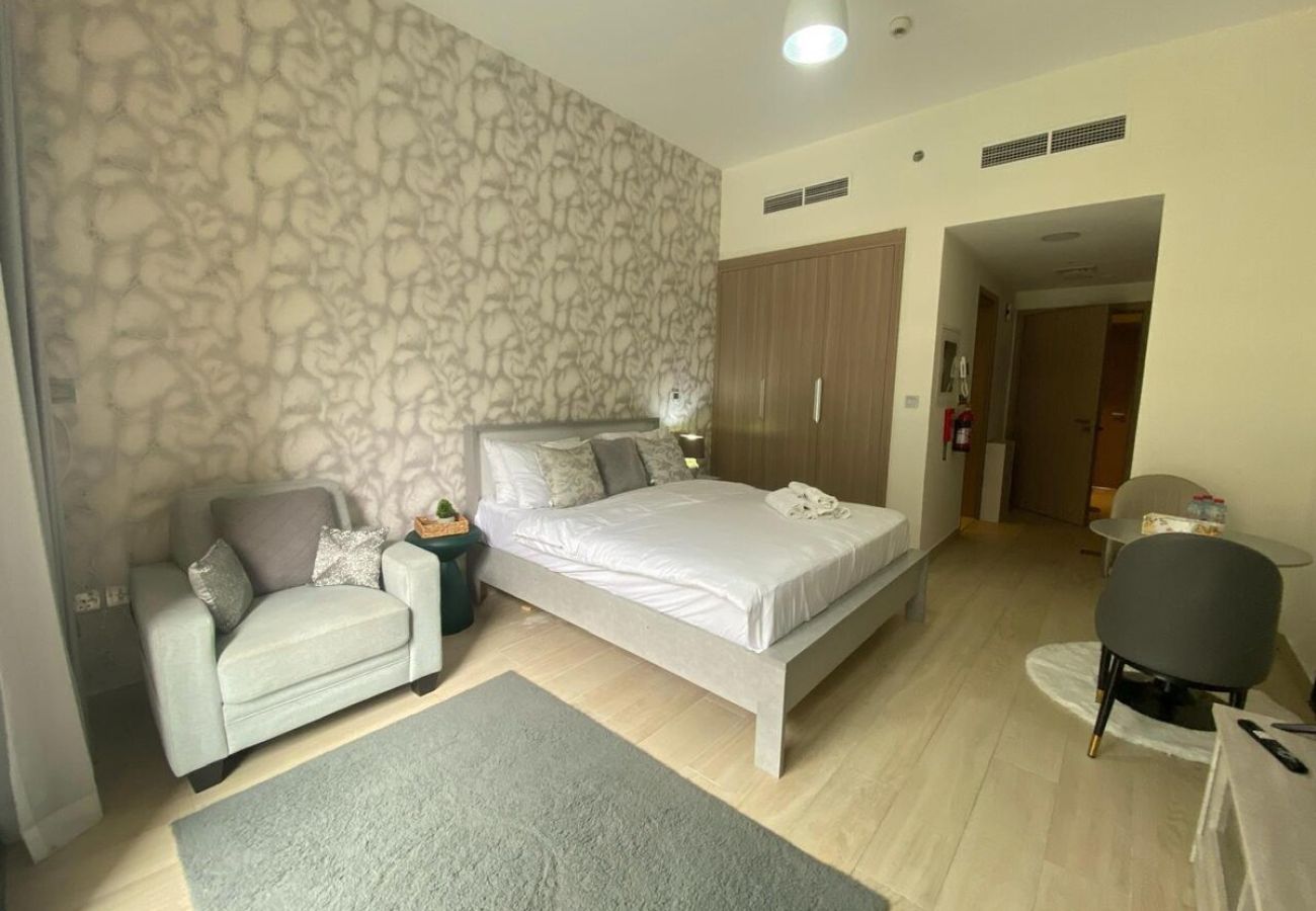Studio in Dubai - Studio Apartment with Pool and Gym Access