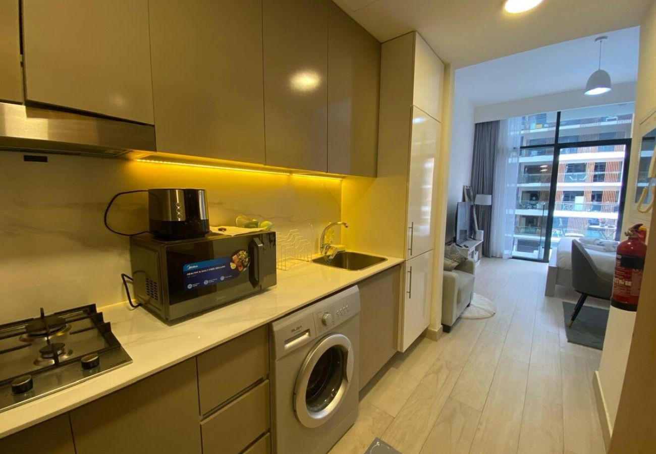 Studio in Dubai - Studio Apartment with Pool and Gym Access