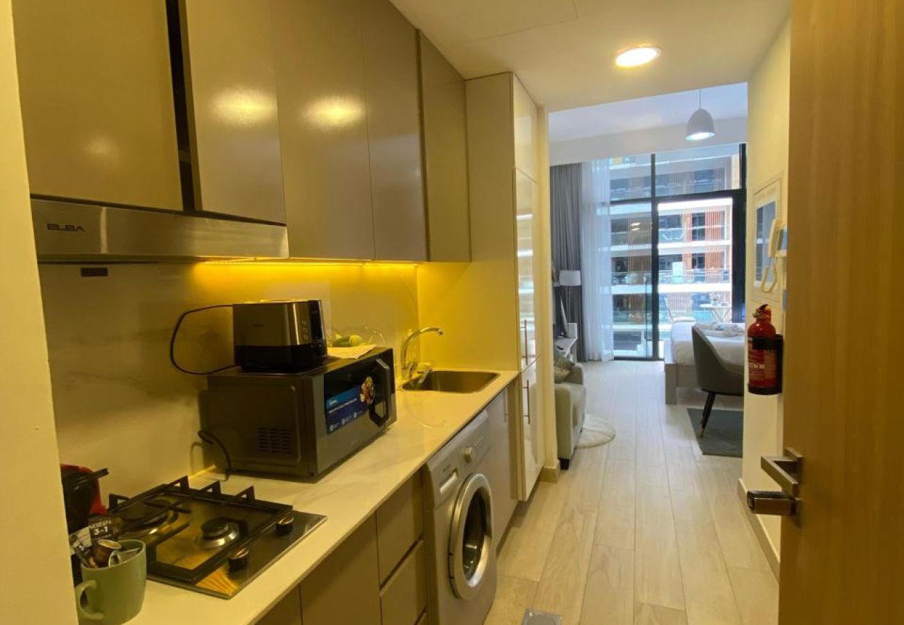 Studio in Dubai - Studio Apartment with Pool and Gym Access