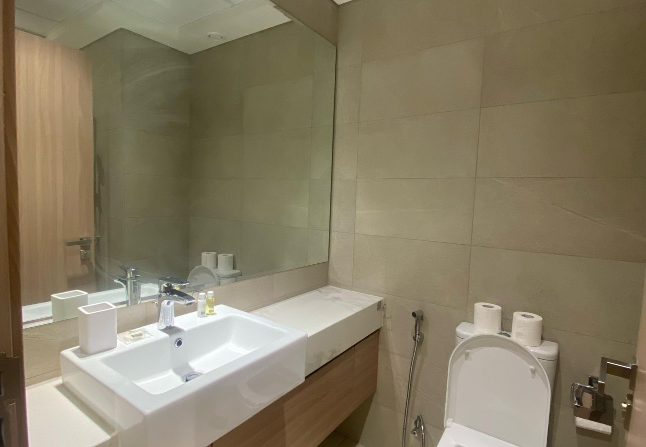 Studio in Dubai - Modern Studio with Pool, Gym, and Playground 