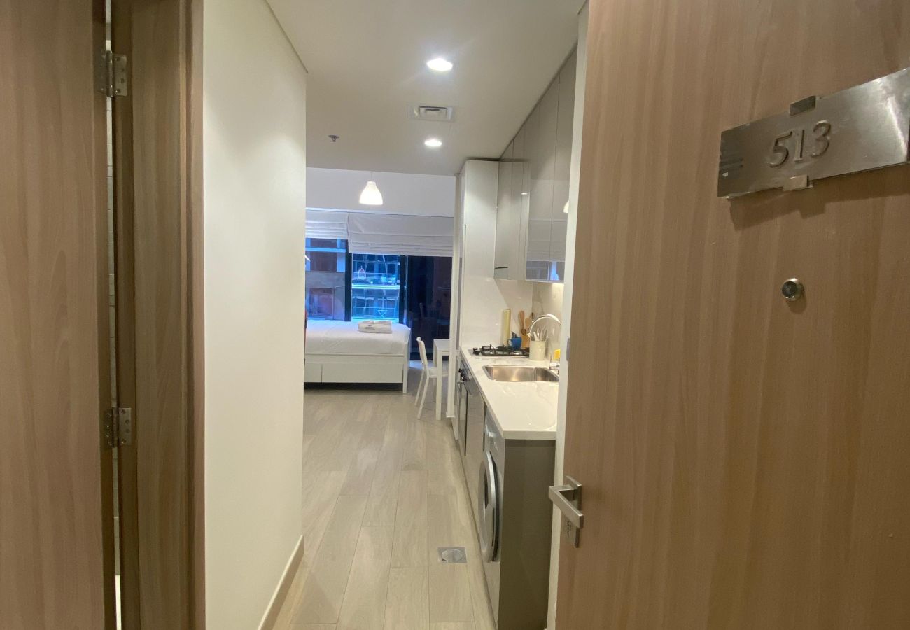 Studio in Dubai - Modern Studio with Pool, Gym, and Playground 