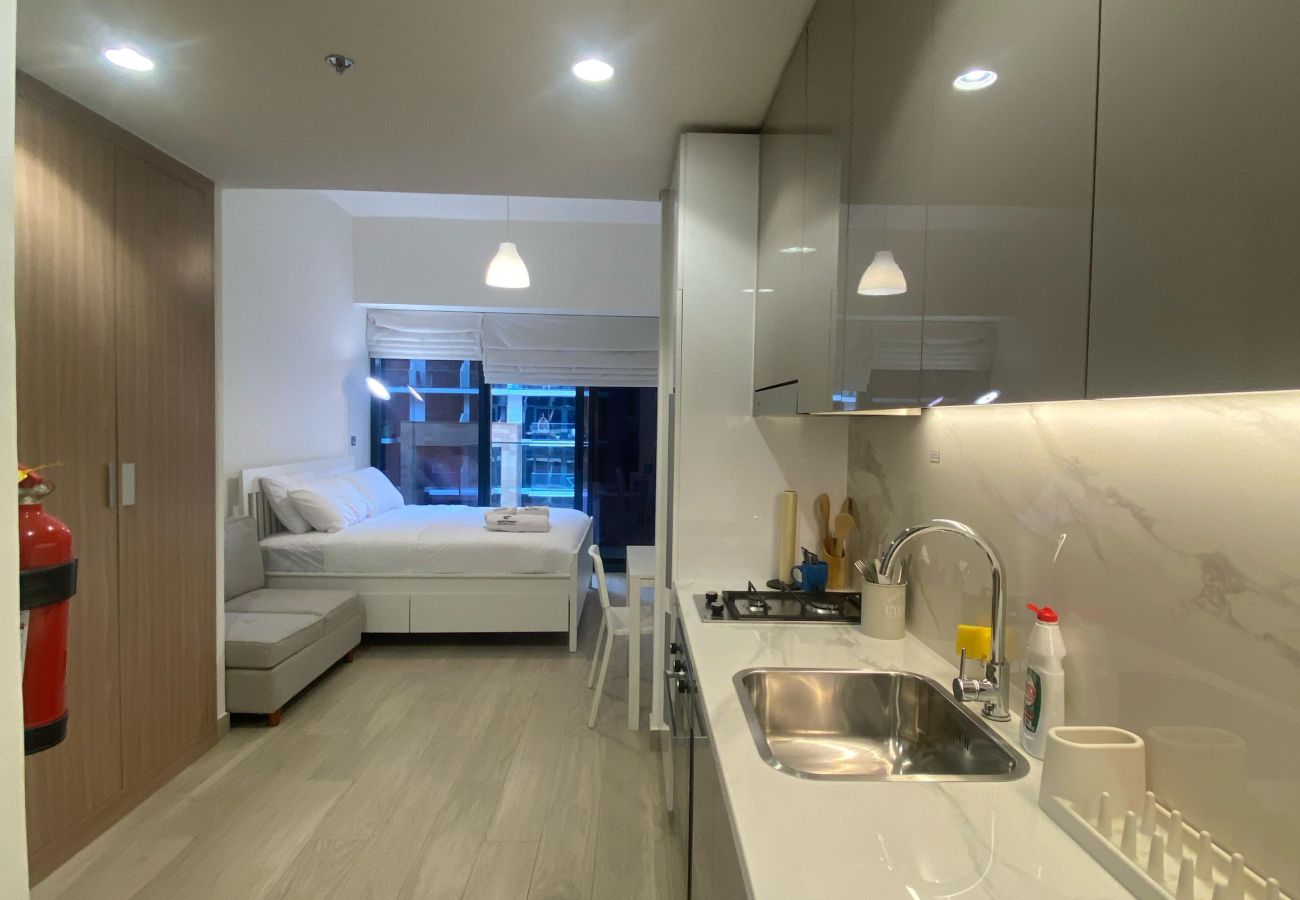 Studio in Dubai - Modern Studio with Pool, Gym, and Playground 