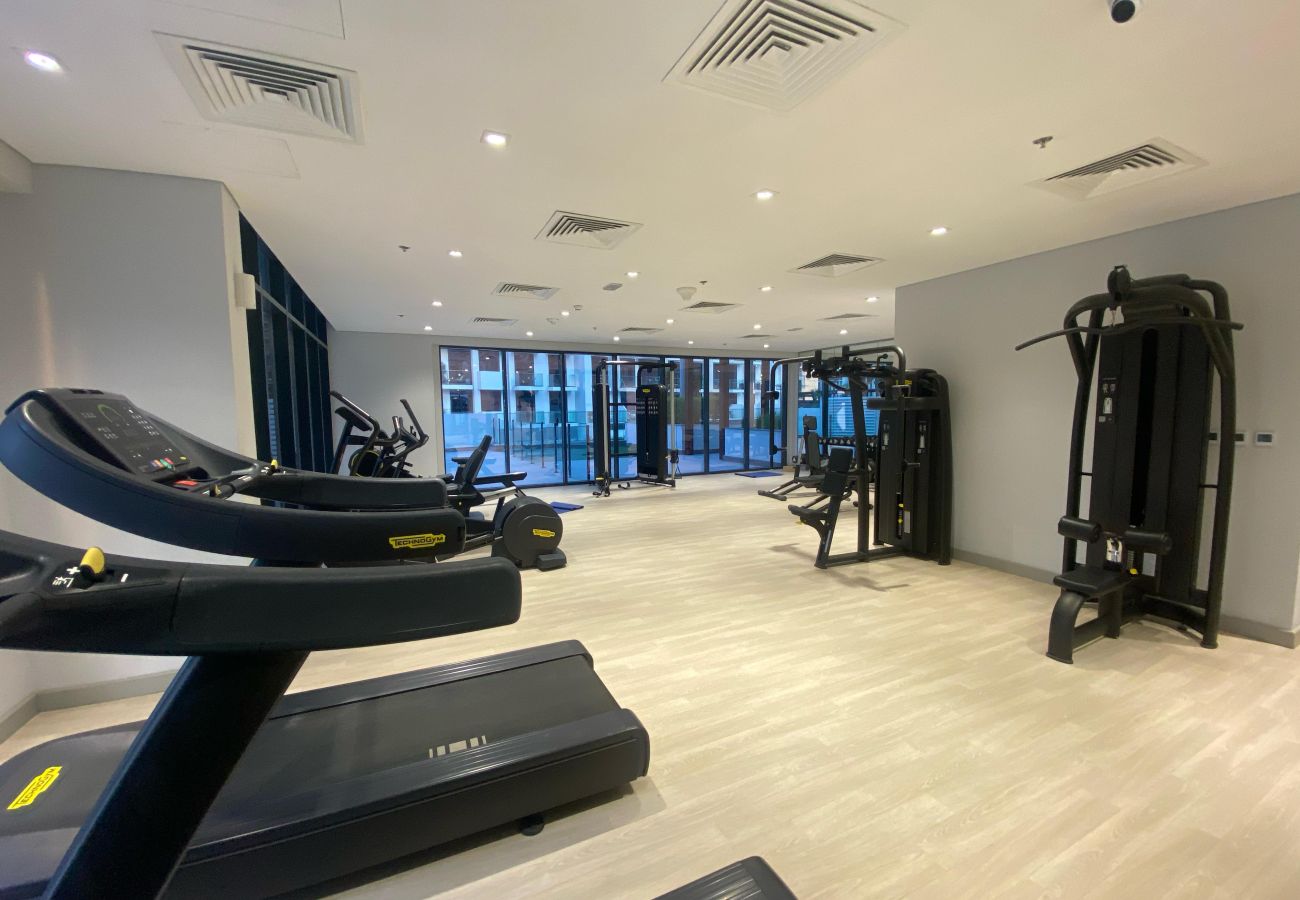 Studio in Dubai - Modern Studio with Pool, Gym, and Playground 
