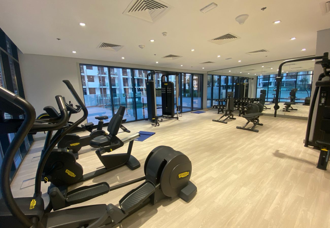 Studio in Dubai - Modern Studio with Pool, Gym, and Playground 