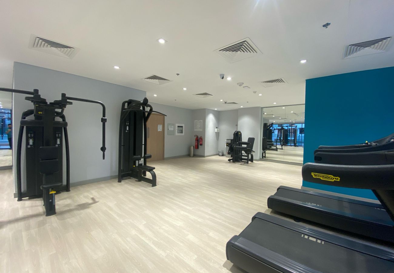 Studio in Dubai - Modern Studio with Pool, Gym, and Playground 