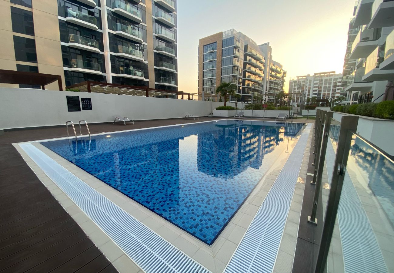 Studio in Dubai - Modern Studio with Pool, Gym, and Playground 