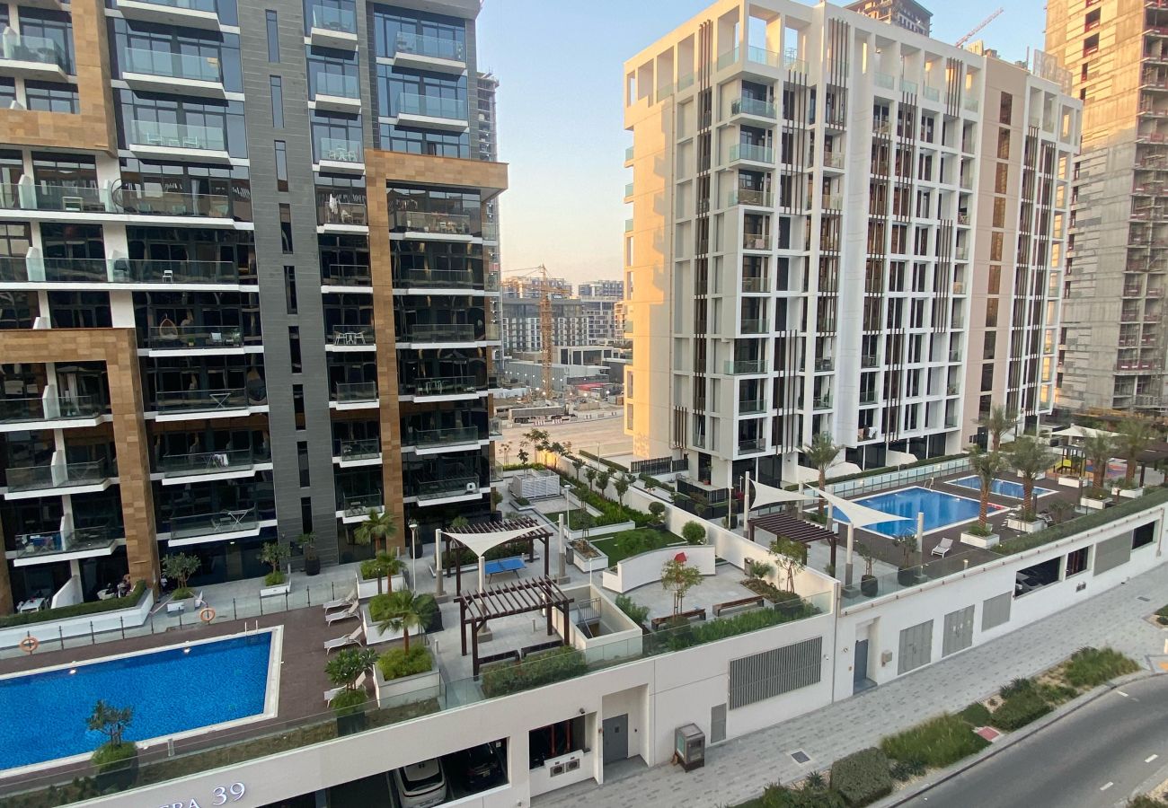 Studio in Dubai - Modern Studio with Pool, Gym, and Playground 
