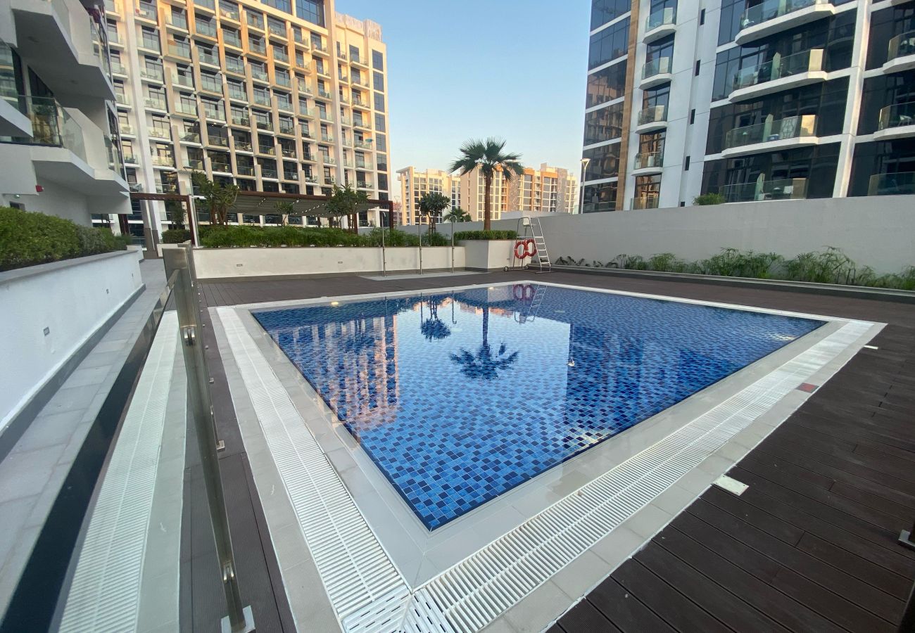 Studio in Dubai - Modern Studio with Pool, Gym, and Playground 