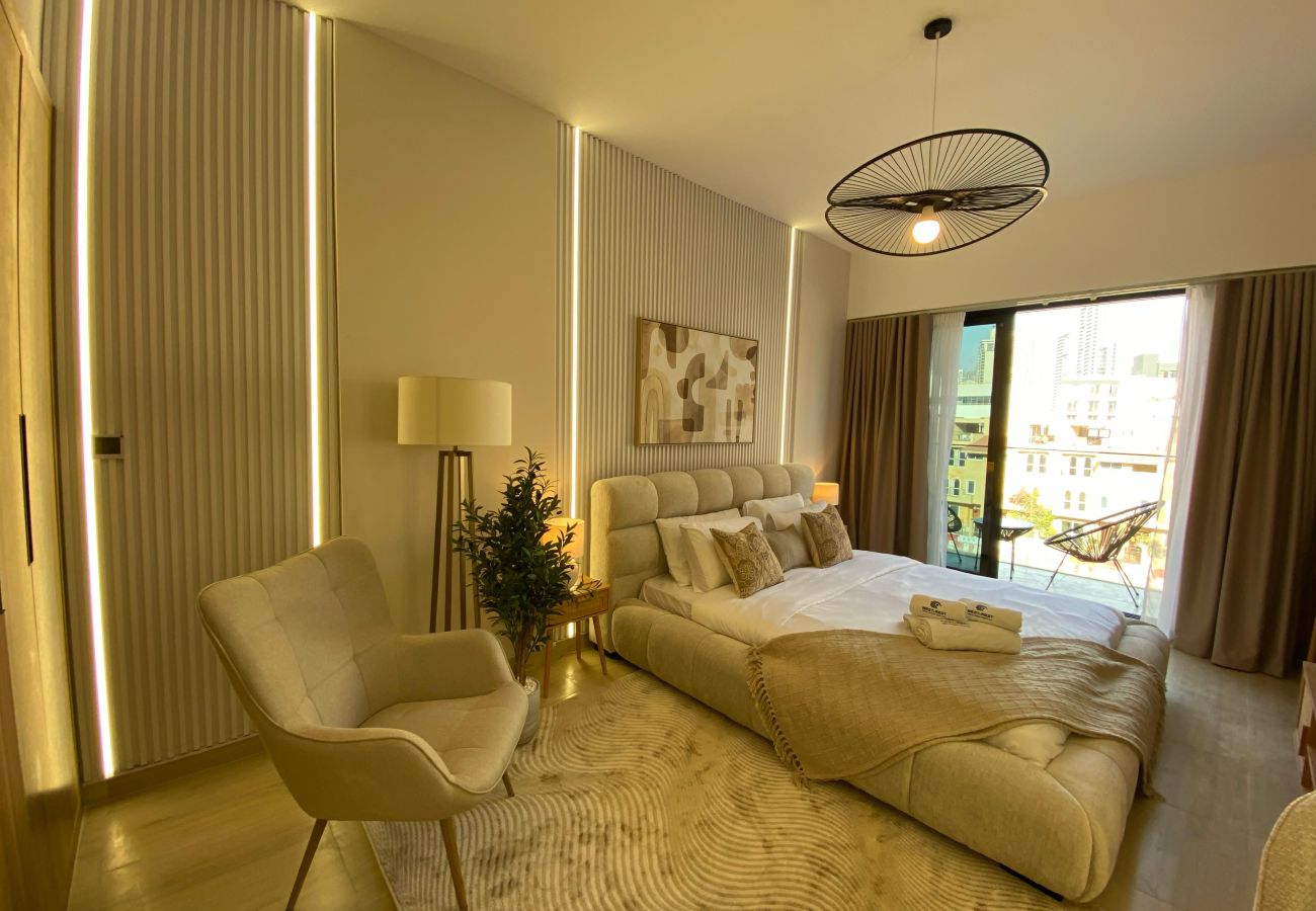Studio in Dubai - Cozy Studio Apartment with Balcony and Stunning View in Jumeirah