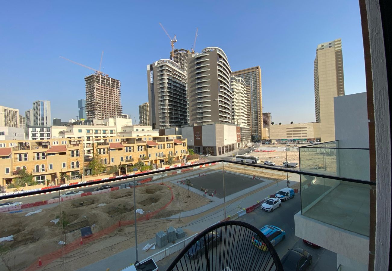 Studio in Dubai - Cozy Studio Apartment with Balcony and Stunning View in Jumeirah