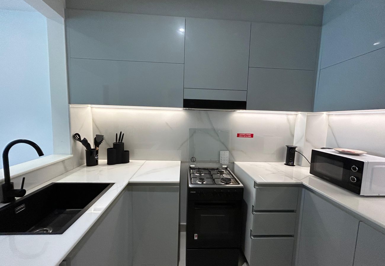Apartment in Dubai - Modern 1-Bedroom Apartment in Al Jaddaf | Pool, Gym, Parking & Free Wi-Fi Apartment in Dubai - Modern 1-Bedroom Apartment in Al Jaddaf | Pool, Gym, Parking & Free Wi-Fi