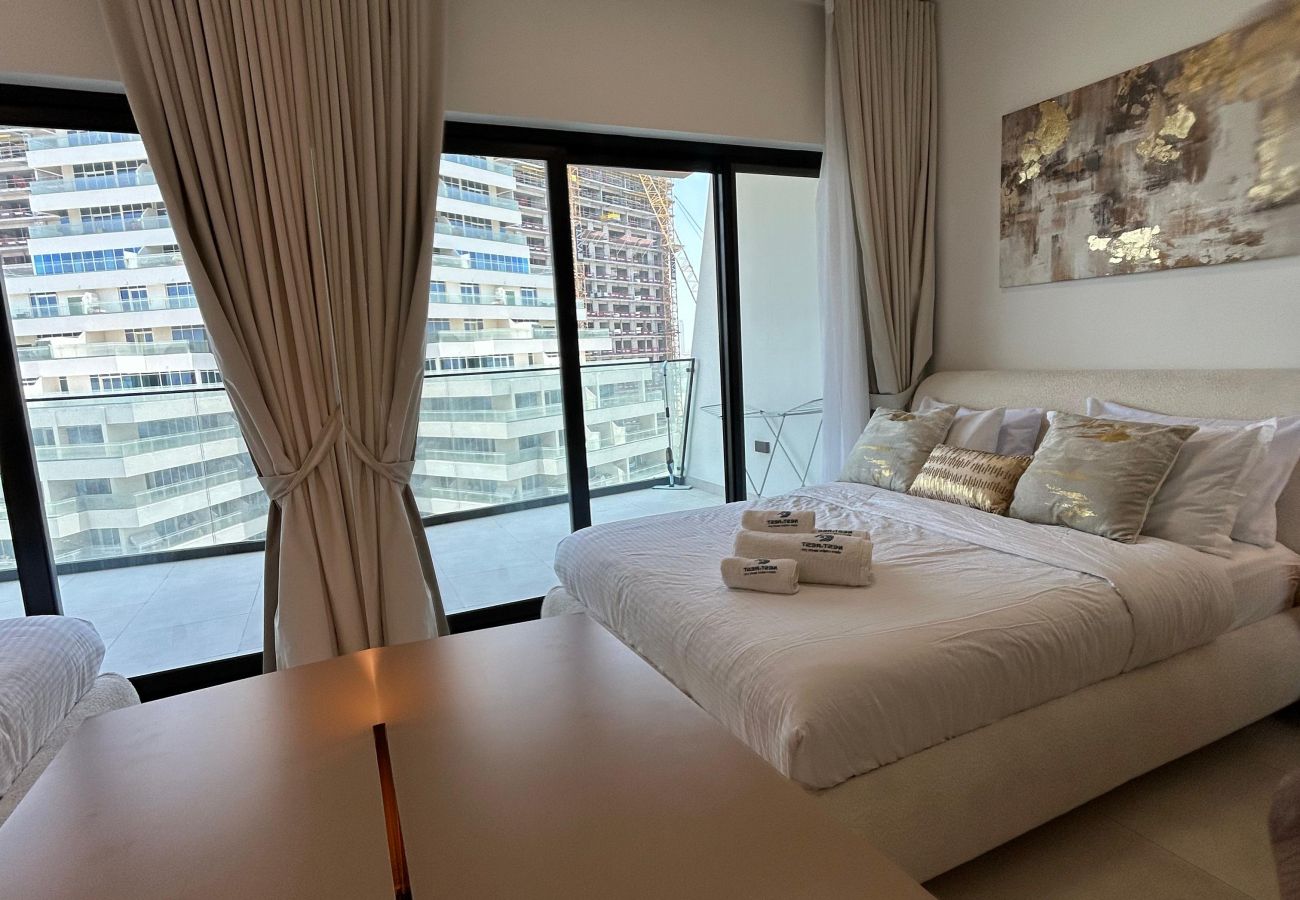 Apartment in Dubai - Modern 1-Bedroom Apartment in Al Jaddaf | Pool, Gym, Parking & Free Wi-Fi Apartment in Dubai - Modern 1-Bedroom Apartment in Al Jaddaf | Pool, Gym, Parking & Free Wi-Fi