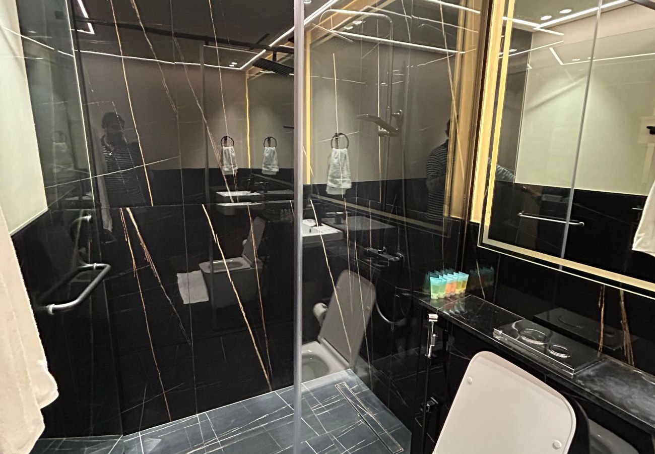 Apartment in Dubai - Modern 1-Bedroom Apartment in Al Jaddaf | Pool, Gym, Parking & Free Wi-Fi Apartment in Dubai - Modern 1-Bedroom Apartment in Al Jaddaf | Pool, Gym, Parking & Free Wi-Fi