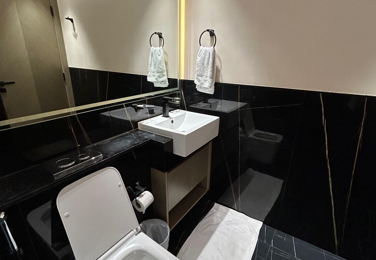 Apartment in Dubai - Modern 1-Bedroom Apartment in Al Jaddaf | Pool, Gym, Parking & Free Wi-Fi Apartment in Dubai - Modern 1-Bedroom Apartment in Al Jaddaf | Pool, Gym, Parking & Free Wi-Fi