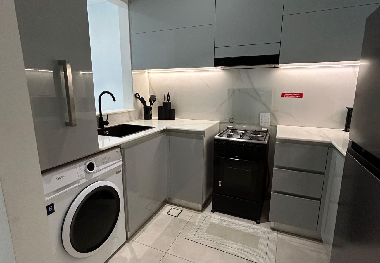 Apartment in Dubai - Modern 1-Bedroom Apartment in Al Jaddaf | Pool, Gym, Parking & Free Wi-Fi Apartment in Dubai - Modern 1-Bedroom Apartment in Al Jaddaf | Pool, Gym, Parking & Free Wi-Fi