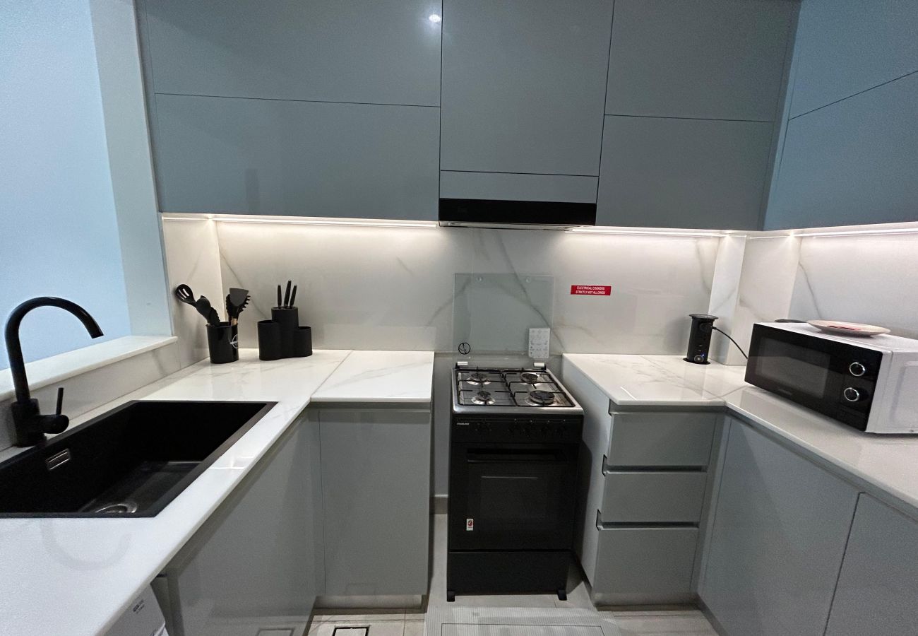 Apartment in Dubai - Modern 1-Bedroom Apartment in Al Jaddaf | Pool, Gym, Parking & Free Wi-Fi Apartment in Dubai - Modern 1-Bedroom Apartment in Al Jaddaf | Pool, Gym, Parking & Free Wi-Fi