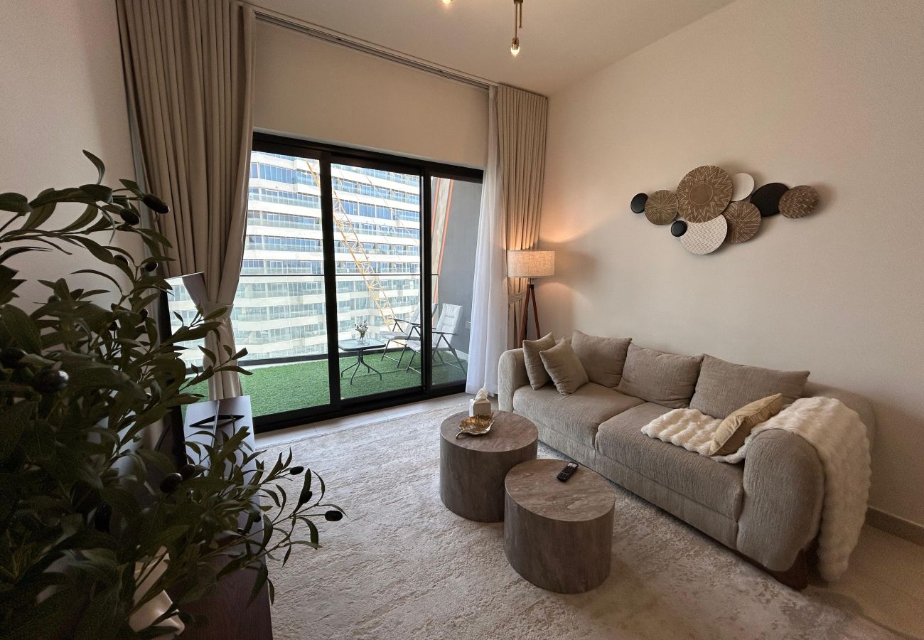 Apartment in Dubai - Modern 1-Bedroom Apartment in Al Jaddaf | Pool, Gym, Parking & Free Wi-Fi Apartment in Dubai - Modern 1-Bedroom Apartment in Al Jaddaf | Pool, Gym, Parking & Free Wi-Fi