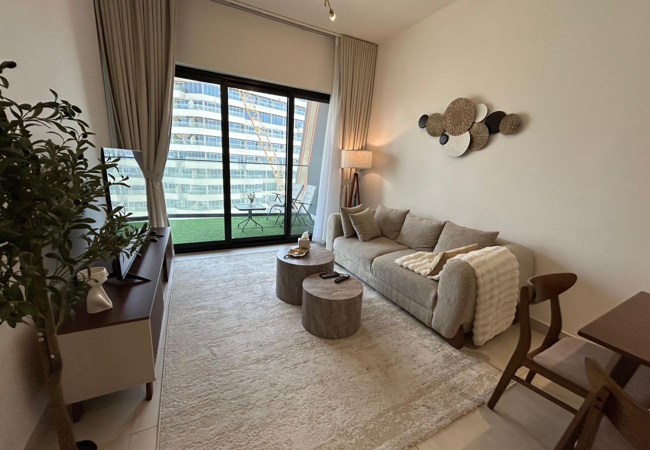 Apartment in Dubai - Modern 1-Bedroom Apartment in Al Jaddaf | Pool, Gym, Parking & Free Wi-Fi Apartment in Dubai - Modern 1-Bedroom Apartment in Al Jaddaf | Pool, Gym, Parking & Free Wi-Fi