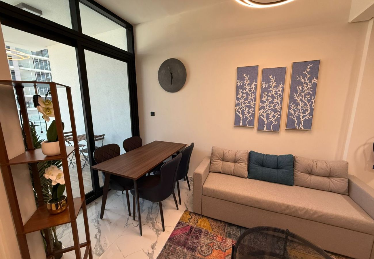 Apartment in Abu Dhabi - Elegant 1BR Apt with balcony | Al Maryah Vista 1 | Prime Area