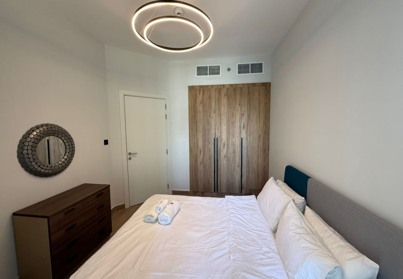 Apartment in Abu Dhabi - Elegant 1BR Apt with balcony | Al Maryah Vista 1 | Prime Area