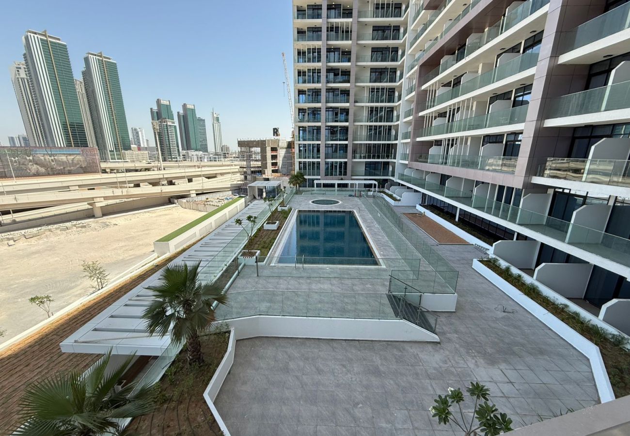 Apartment in Abu Dhabi - Elegant 1BR Apt with balcony | Al Maryah Vista 1 | Prime Area