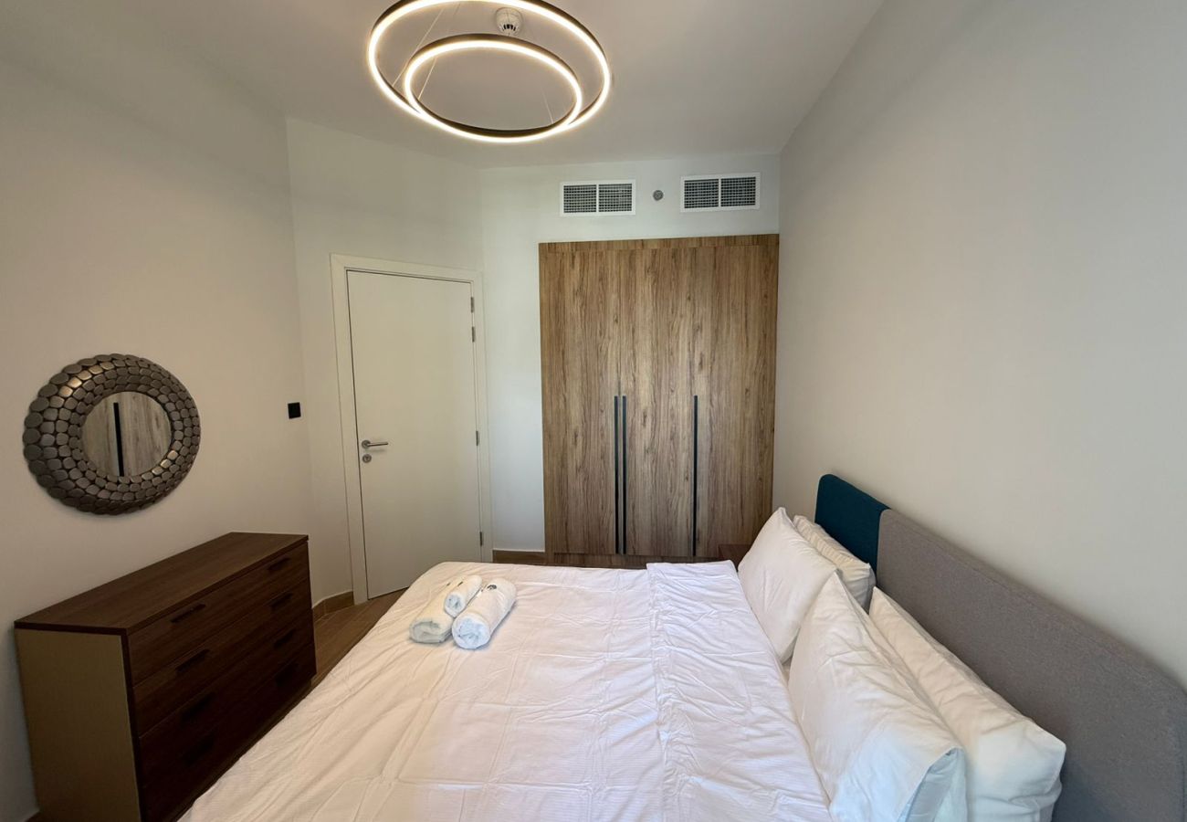 Apartment in Abu Dhabi - Elegant 1BR Apt with balcony | Al Maryah Vista 1 | Prime Area