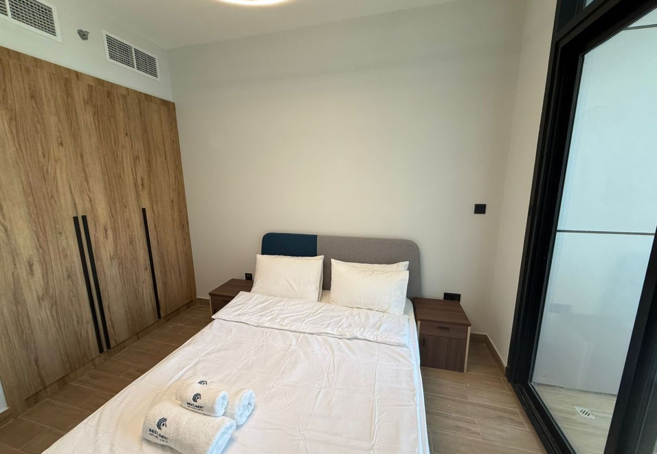 Apartment in Abu Dhabi - Elegant 1BR Apt with balcony | Al Maryah Vista 1 | Prime Area