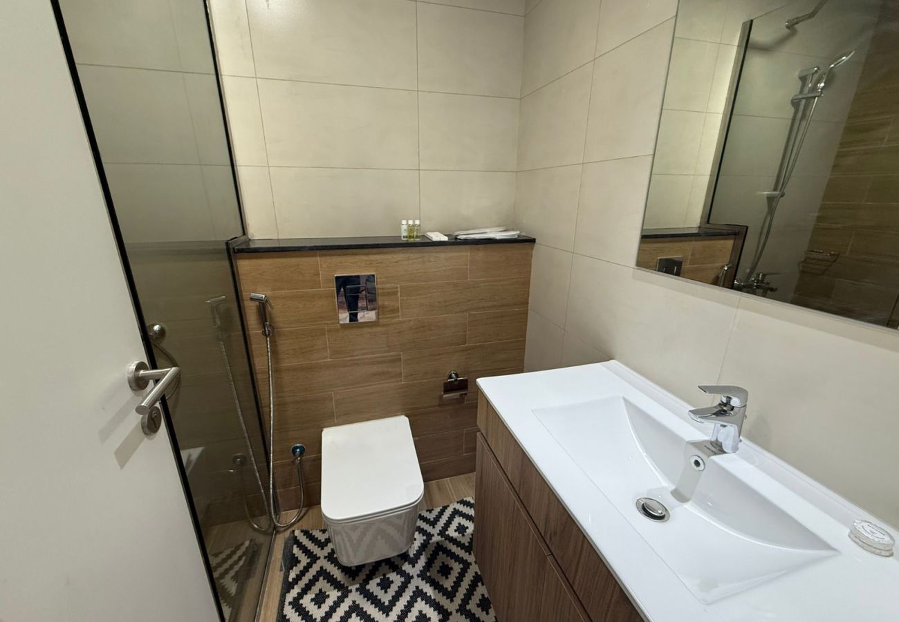 Apartment in Abu Dhabi - Elegant 1BR Apt with balcony | Al Maryah Vista 1 | Prime Area